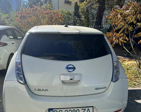 Ниссан Лиф 2011 в Львове на Automoto.ua Белый Ниссан Лиф, объемом двигателя 0 л и пробегом 109 тыс. км за 5800 $, фото 3 на Automoto.ua