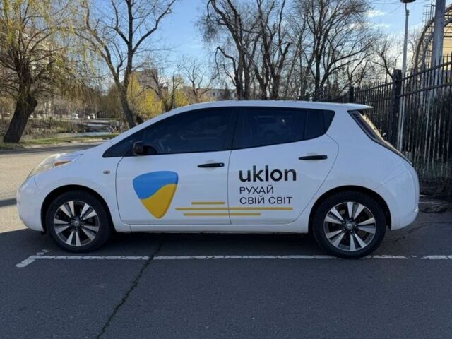 Белый Ниссан Лиф, объемом двигателя 0 л и пробегом 160 тыс. км за 11000 $, фото 3 на Automoto.ua