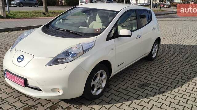 Ниссан Лиф 2011 в Ивано-Франковске на Automoto.ua Белый Ниссан Лиф, объемом двигателя 0 л и пробегом 117 тыс. км за 4600 $, фото 18 на Automoto.ua