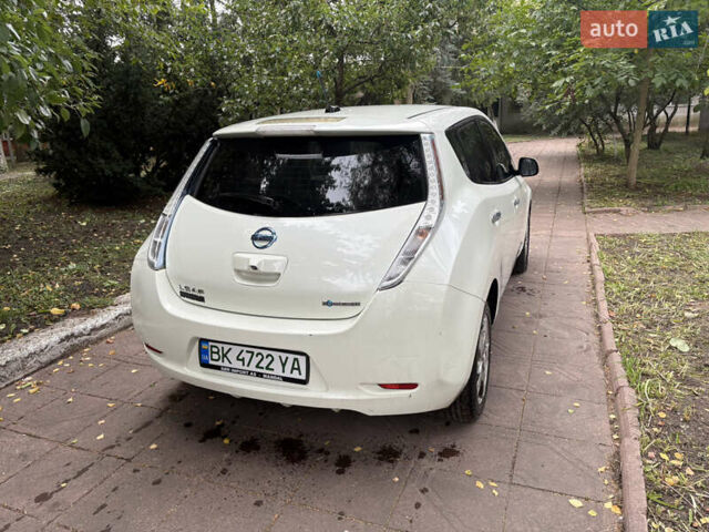 Белый Ниссан Лиф, объемом двигателя 0 л и пробегом 158 тыс. км за 3350 $, фото 3 на Automoto.ua