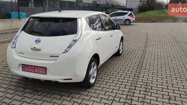 Ниссан Лиф 2011 в Ивано-Франковске на Automoto.ua Белый Ниссан Лиф, объемом двигателя 0 л и пробегом 117 тыс. км за 4600 $, фото 8 на Automoto.ua