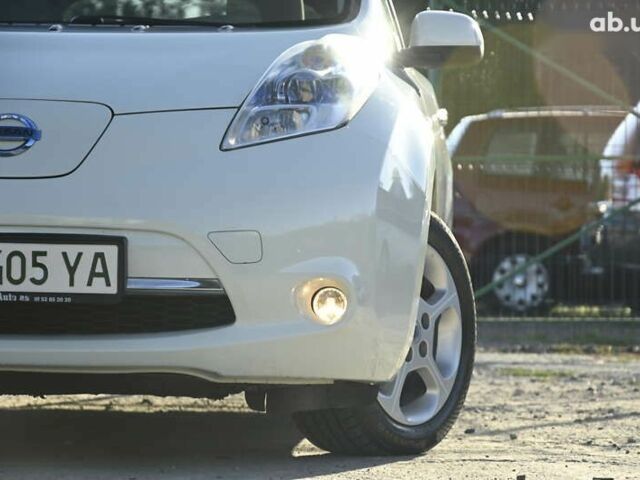 Белый Ниссан Лиф, объемом двигателя 0 л и пробегом 142 тыс. км за 5800 $, фото 5 на Automoto.ua