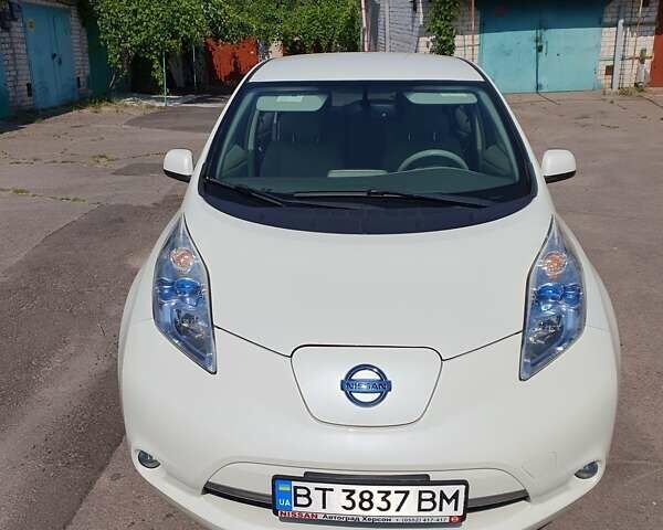 Белый Ниссан Лиф, объемом двигателя 0 л и пробегом 99 тыс. км за 8080 $, фото 18 на Automoto.ua