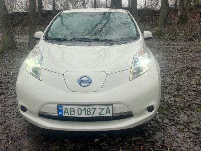 Белый Ниссан Лиф, объемом двигателя 0 л и пробегом 150 тыс. км за 3500 $, фото 1 на Automoto.ua