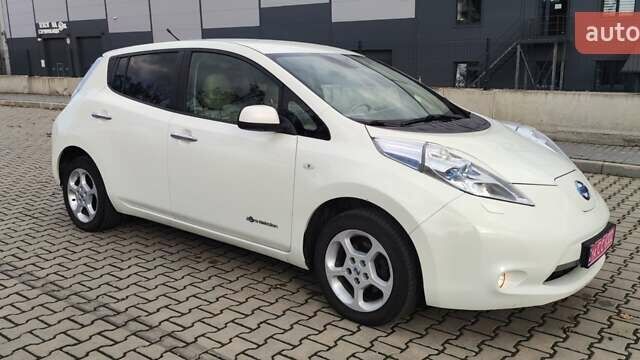 Ниссан Лиф 2011 в Ивано-Франковске на Automoto.ua Белый Ниссан Лиф, объемом двигателя 0 л и пробегом 117 тыс. км за 4600 $, фото 9 на Automoto.ua