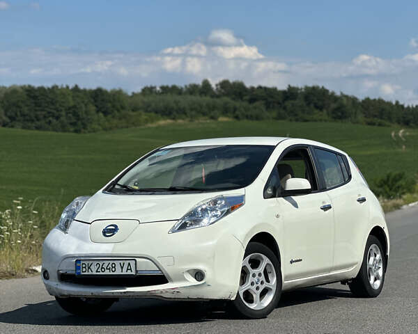 Белый Ниссан Лиф, объемом двигателя 0 л и пробегом 170 тыс. км за 4000 $, фото 2 на Automoto.ua