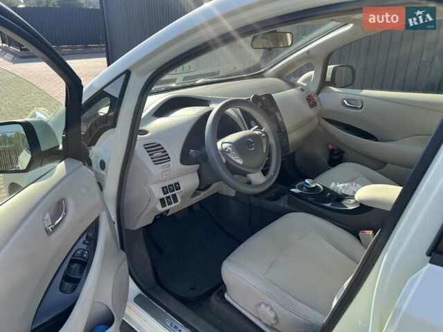 Белый Ниссан Лиф, объемом двигателя 0 л и пробегом 160 тыс. км за 4400 $, фото 5 на Automoto.ua