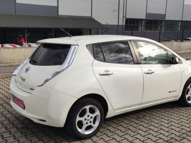 Белый Ниссан Лиф, объемом двигателя 0 л и пробегом 117 тыс. км за 4600 $, фото 4 на Automoto.ua