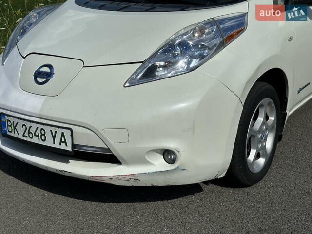 Белый Ниссан Лиф, объемом двигателя 0 л и пробегом 170 тыс. км за 4000 $, фото 11 на Automoto.ua