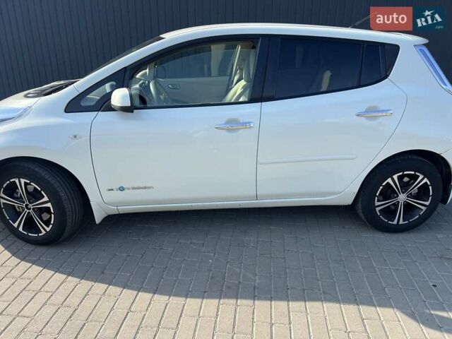 Белый Ниссан Лиф, объемом двигателя 0 л и пробегом 160 тыс. км за 4400 $, фото 1 на Automoto.ua