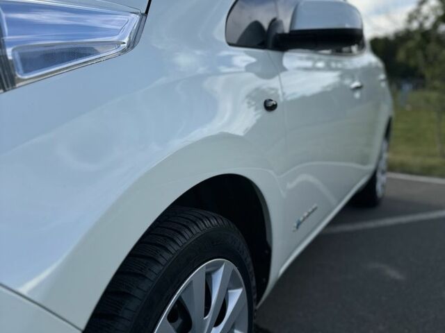 Белый Ниссан Лиф, объемом двигателя 0 л и пробегом 134 тыс. км за 4300 $, фото 16 на Automoto.ua