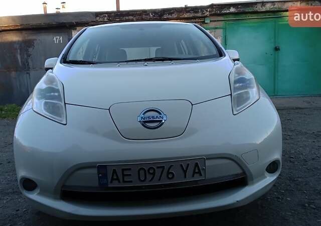 Білий Ніссан Ліф, об'ємом двигуна 0 л та пробігом 73 тис. км за 7500 $, фото 1 на Automoto.ua