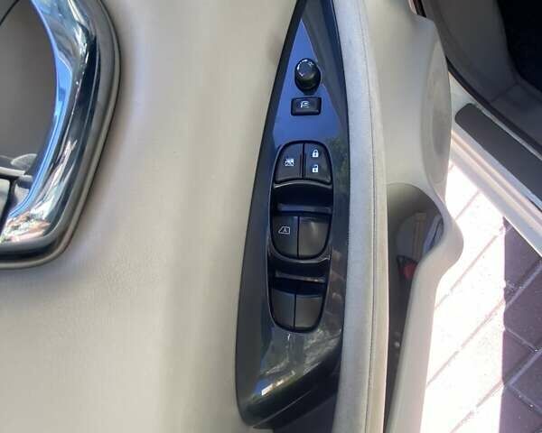 Белый Ниссан Лиф, объемом двигателя 0 л и пробегом 160 тыс. км за 6500 $, фото 6 на Automoto.ua