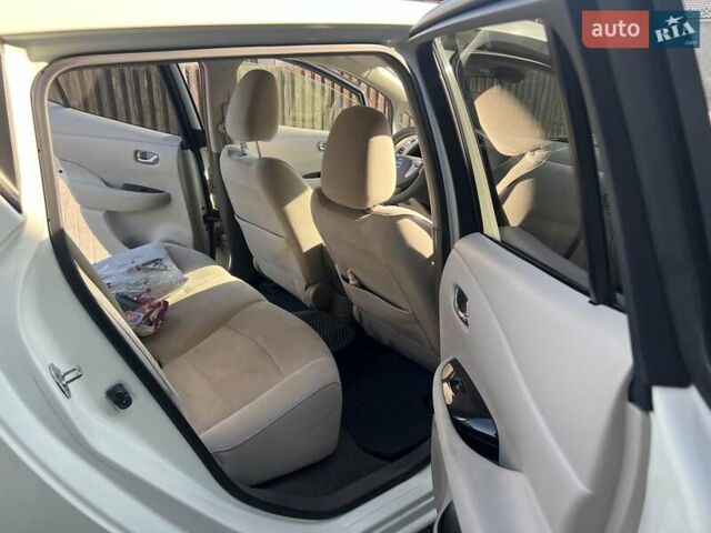Белый Ниссан Лиф, объемом двигателя 0 л и пробегом 160 тыс. км за 4400 $, фото 3 на Automoto.ua