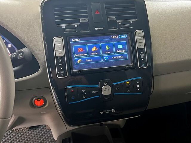 Белый Ниссан Лиф, объемом двигателя 0 л и пробегом 133 тыс. км за 4000 $, фото 4 на Automoto.ua