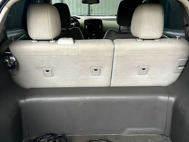 Белый Ниссан Лиф, объемом двигателя 0 л и пробегом 133 тыс. км за 4000 $, фото 7 на Automoto.ua