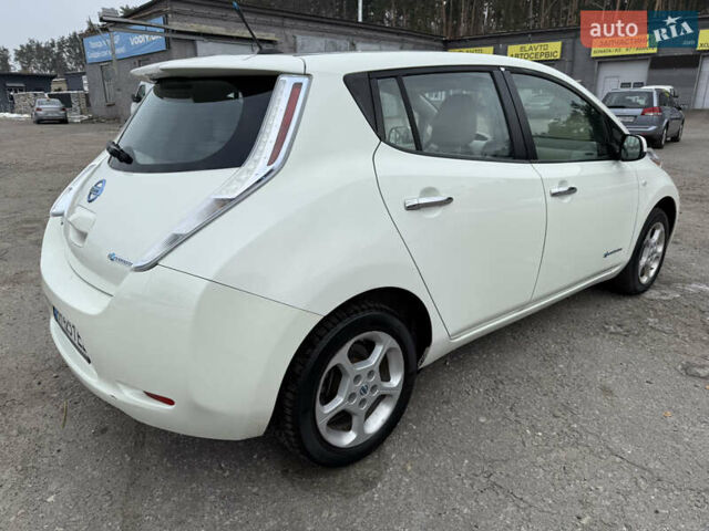 Белый Ниссан Лиф, объемом двигателя 0 л и пробегом 150 тыс. км за 4999 $, фото 9 на Automoto.ua
