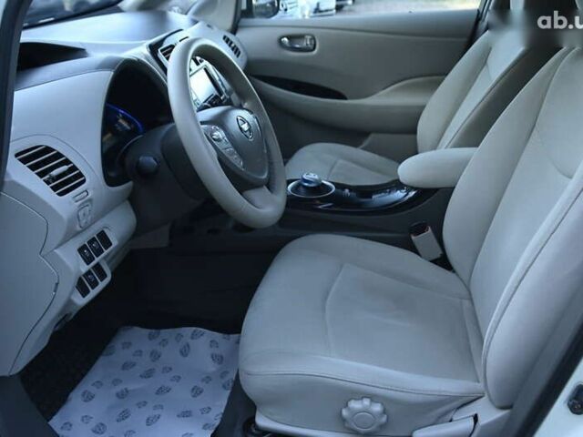 Белый Ниссан Лиф, объемом двигателя 0 л и пробегом 142 тыс. км за 5800 $, фото 18 на Automoto.ua