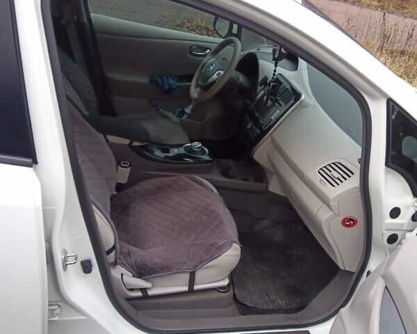 Белый Ниссан Лиф, объемом двигателя 0 л и пробегом 100 тыс. км за 4800 $, фото 14 на Automoto.ua