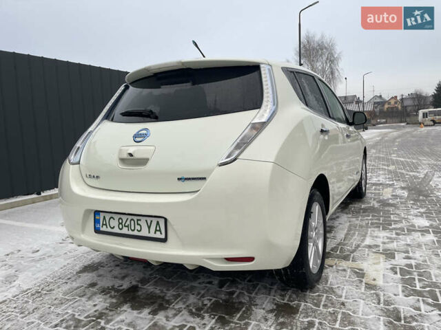 Белый Ниссан Лиф, объемом двигателя 0 л и пробегом 140 тыс. км за 4300 $, фото 8 на Automoto.ua