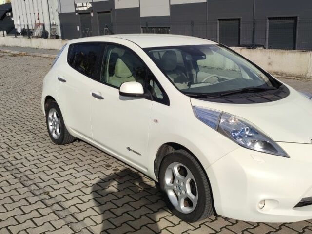 Белый Ниссан Лиф, объемом двигателя 0 л и пробегом 117 тыс. км за 4600 $, фото 1 на Automoto.ua