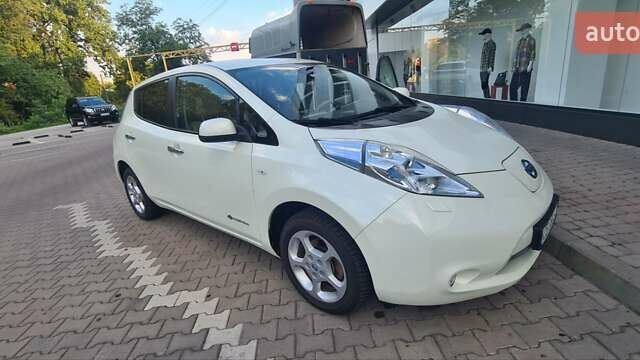 Белый Ниссан Лиф, объемом двигателя 0 л и пробегом 159 тыс. км за 4300 $, фото 4 на Automoto.ua