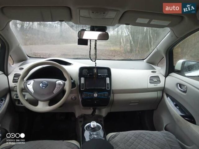 Белый Ниссан Лиф, объемом двигателя 0 л и пробегом 100 тыс. км за 4800 $, фото 16 на Automoto.ua