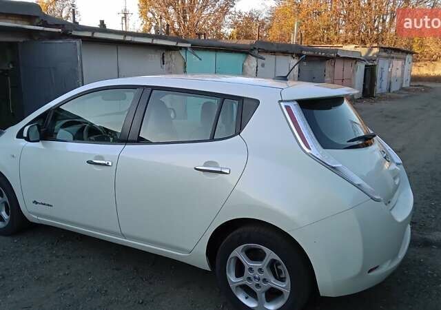 Білий Ніссан Ліф, об'ємом двигуна 0 л та пробігом 73 тис. км за 7500 $, фото 4 на Automoto.ua