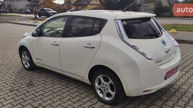 Ниссан Лиф 2011 в Ивано-Франковске на Automoto.ua Белый Ниссан Лиф, объемом двигателя 0 л и пробегом 117 тыс. км за 4600 $, фото 2 на Automoto.ua