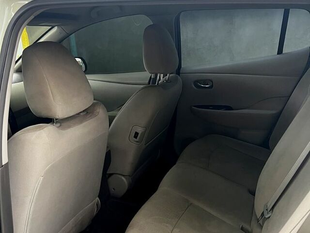 Белый Ниссан Лиф, объемом двигателя 80 л и пробегом 130 тыс. км за 4000 $, фото 4 на Automoto.ua