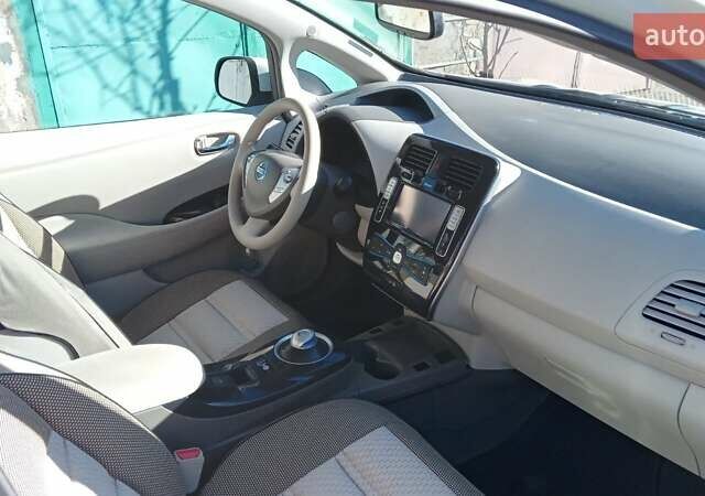 Білий Ніссан Ліф, об'ємом двигуна 0 л та пробігом 73 тис. км за 7500 $, фото 6 на Automoto.ua