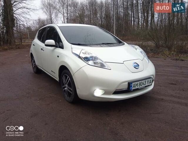 Белый Ниссан Лиф, объемом двигателя 0 л и пробегом 100 тыс. км за 4800 $, фото 5 на Automoto.ua