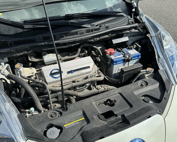 Белый Ниссан Лиф, объемом двигателя 0 л и пробегом 170 тыс. км за 4000 $, фото 7 на Automoto.ua