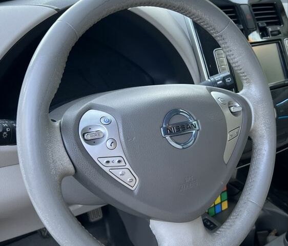 Білий Ніссан Ліф, об'ємом двигуна 0 л та пробігом 144 тис. км за 5700 $, фото 5 на Automoto.ua