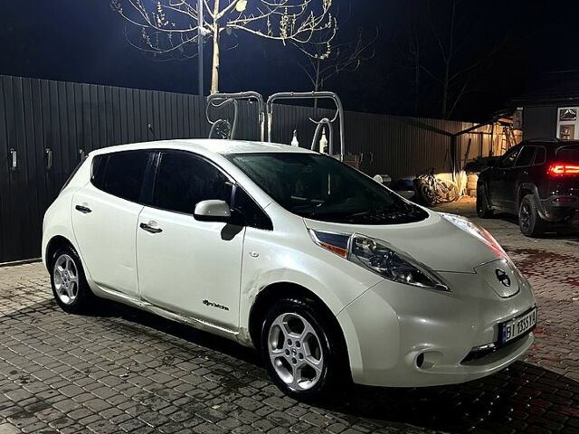 Белый Ниссан Лиф, объемом двигателя 0 л и пробегом 133 тыс. км за 4000 $, фото 2 на Automoto.ua