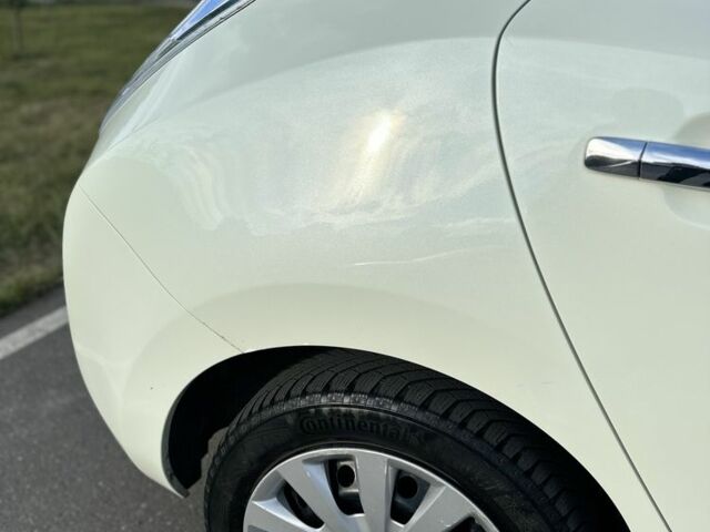 Белый Ниссан Лиф, объемом двигателя 0 л и пробегом 134 тыс. км за 4300 $, фото 10 на Automoto.ua