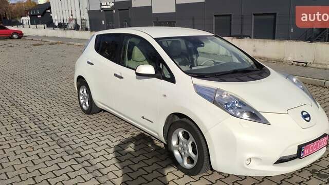 Ниссан Лиф 2011 в Ивано-Франковске на Automoto.ua Белый Ниссан Лиф, объемом двигателя 0 л и пробегом 117 тыс. км за 4600 $, фото 19 на Automoto.ua