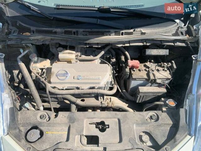 Белый Ниссан Лиф, объемом двигателя 0 л и пробегом 140 тыс. км за 4500 $, фото 10 на Automoto.ua