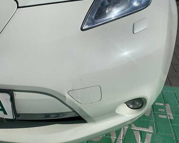 Белый Ниссан Лиф, объемом двигателя 0 л и пробегом 140 тыс. км за 4500 $, фото 15 на Automoto.ua