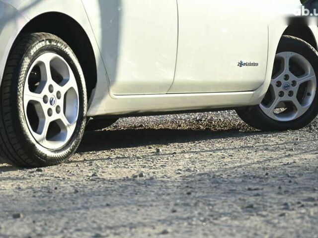 Белый Ниссан Лиф, объемом двигателя 0 л и пробегом 142 тыс. км за 5800 $, фото 13 на Automoto.ua