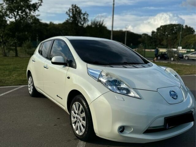 Белый Ниссан Лиф, объемом двигателя 0 л и пробегом 134 тыс. км за 4300 $, фото 2 на Automoto.ua