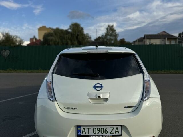 Белый Ниссан Лиф, объемом двигателя 0 л и пробегом 134 тыс. км за 4300 $, фото 7 на Automoto.ua