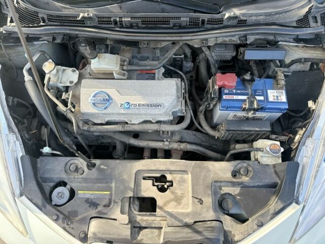 Белый Ниссан Лиф, объемом двигателя 0 л и пробегом 134 тыс. км за 4300 $, фото 18 на Automoto.ua