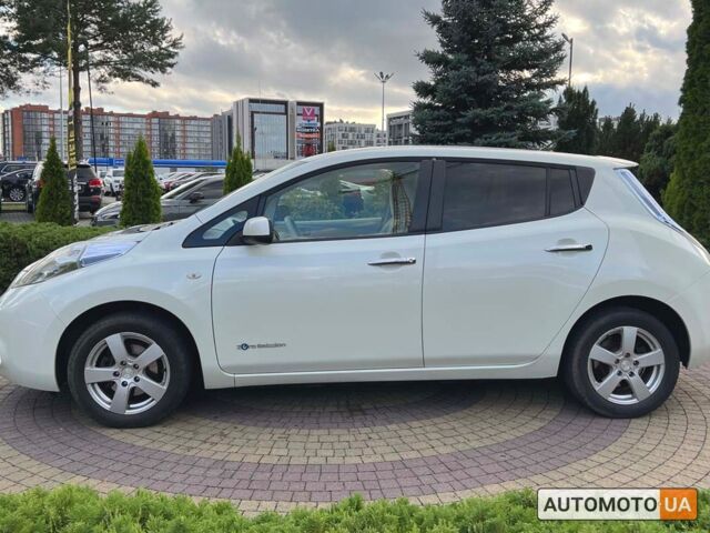Белый Ниссан Лиф, объемом двигателя 24 л и пробегом 148 тыс. км за 5300 $, фото 3 на Automoto.ua