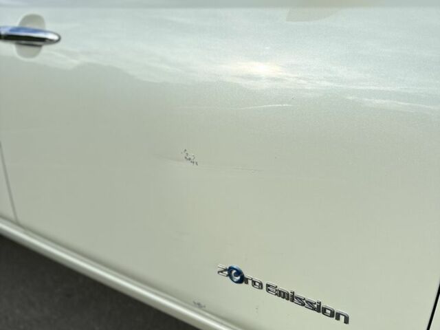 Белый Ниссан Лиф, объемом двигателя 0 л и пробегом 134 тыс. км за 4300 $, фото 11 на Automoto.ua