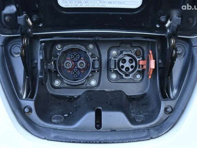 Белый Ниссан Лиф, объемом двигателя 0 л и пробегом 142 тыс. км за 5800 $, фото 15 на Automoto.ua