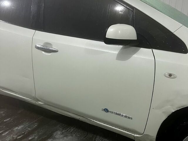 Белый Ниссан Лиф, объемом двигателя 0 л и пробегом 133 тыс. км за 4000 $, фото 8 на Automoto.ua