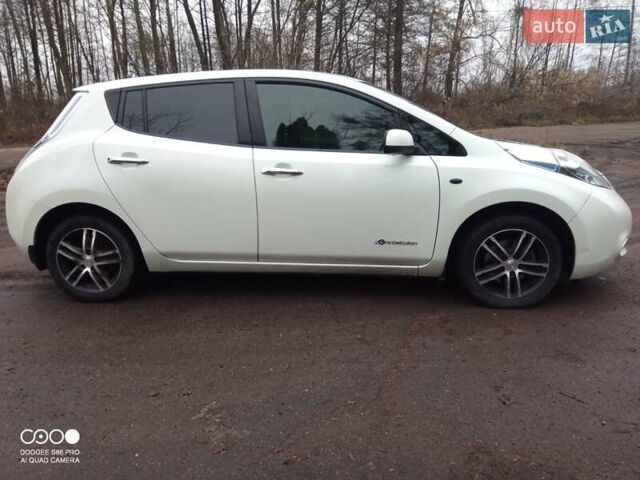 Белый Ниссан Лиф, объемом двигателя 0 л и пробегом 100 тыс. км за 4800 $, фото 4 на Automoto.ua