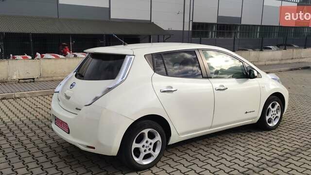 Ниссан Лиф 2011 в Ивано-Франковске на Automoto.ua Белый Ниссан Лиф, объемом двигателя 0 л и пробегом 117 тыс. км за 4600 $, фото 21 на Automoto.ua