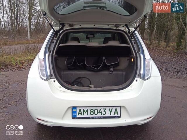 Белый Ниссан Лиф, объемом двигателя 0 л и пробегом 100 тыс. км за 4800 $, фото 9 на Automoto.ua